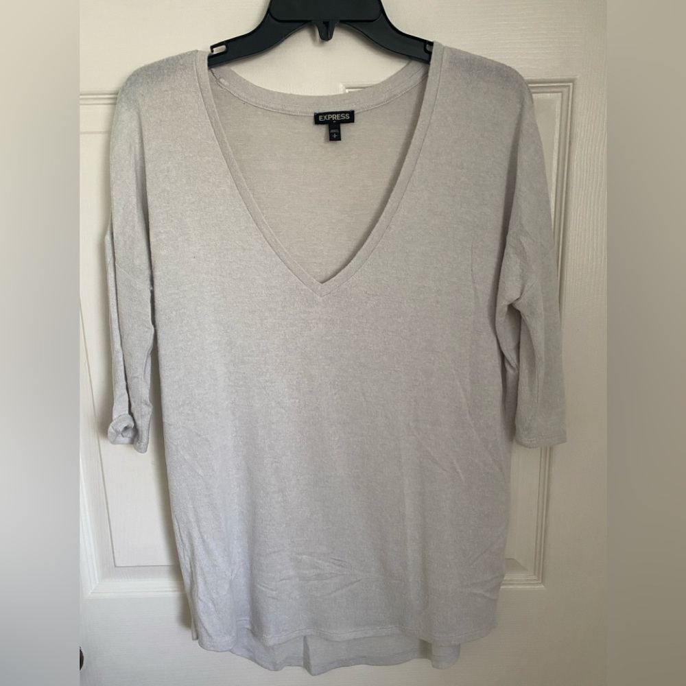 Express Women's Light Gray V-Neck Tunic sweater